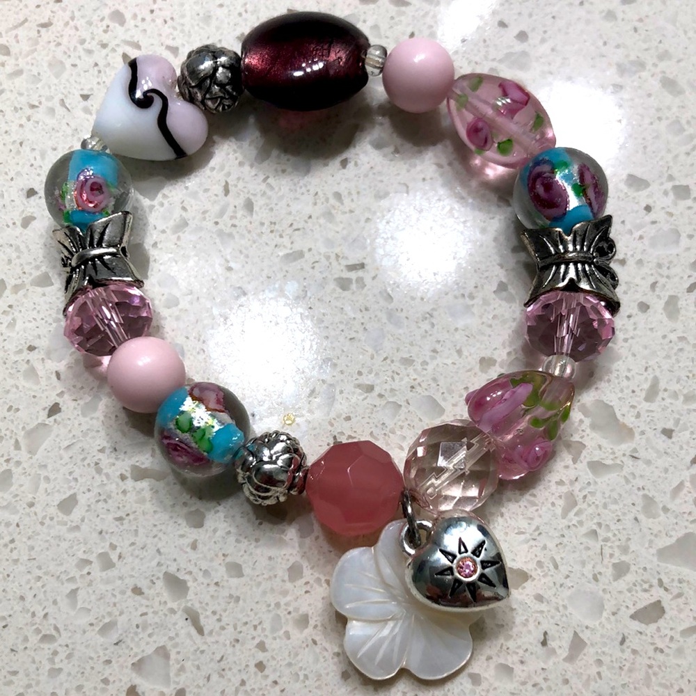 AVON FLORAL STRETCH GLASS BEADED CHIC BRACELET